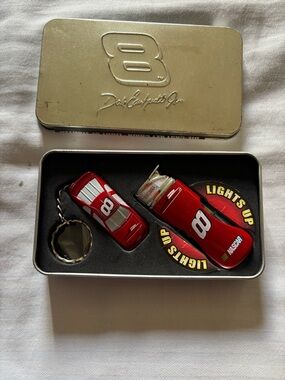 Red #8 NASCAR Light-Up Car Keychain Set